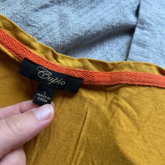 Sleeveless Top - Picture 3 of 3